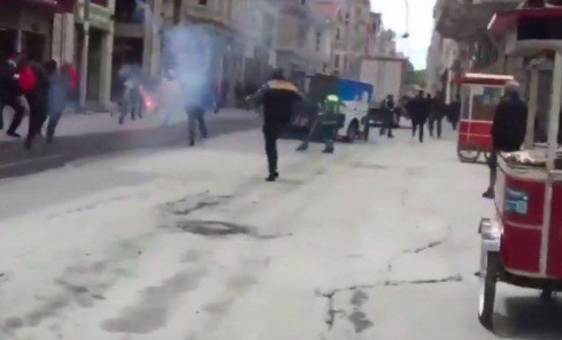 Επίθεση Τούρκων σε οπαδούς του Ολυμπιακού! (vid) | Panathinaikos24.gr Επίθεση Τούρκων σε οπαδούς του Ολυμπιακού! (vid) | Panathinaikos24.gr