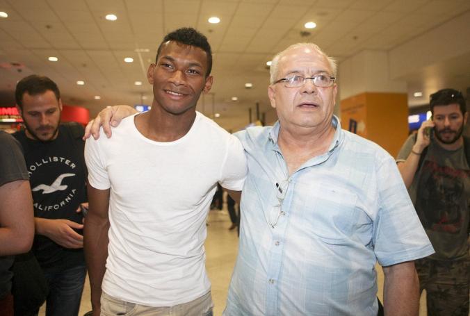 Υπέγραψε ο Καμπέσας (pic) | Panathinaikos24.gr Υπέγραψε ο Καμπέσας (pic) | Panathinaikos24.gr
