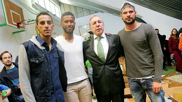 Νάνο και Μέντες στον γάμο του Ζέκα (pic) | panathinaikos24.gr Νάνο και Μέντες στον γάμο του Ζέκα (pic) | panathinaikos24.gr