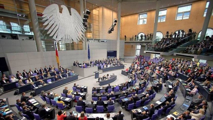 Γερμανία: Με 454 ψήφους υπέρ και 113 κατά, πέρασε το ελληνικό μνημόνιο