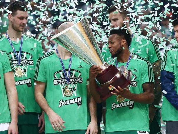 Η «πράσινη» απονομή (Vid) | panathinaikos24.gr Η «πράσινη» απονομή (Vid) | panathinaikos24.gr