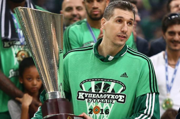 Ο ξεχωριστός κύριος Διαμαντίδης και τα παράσημά του | panathinaikos24.gr Ο ξεχωριστός κύριος Διαμαντίδης και τα παράσημά του | panathinaikos24.gr