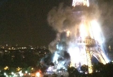 Συναγερμός στο Παρίσι: Στις φλόγες ο Πύργος του Άιφελ! (VIDEO)