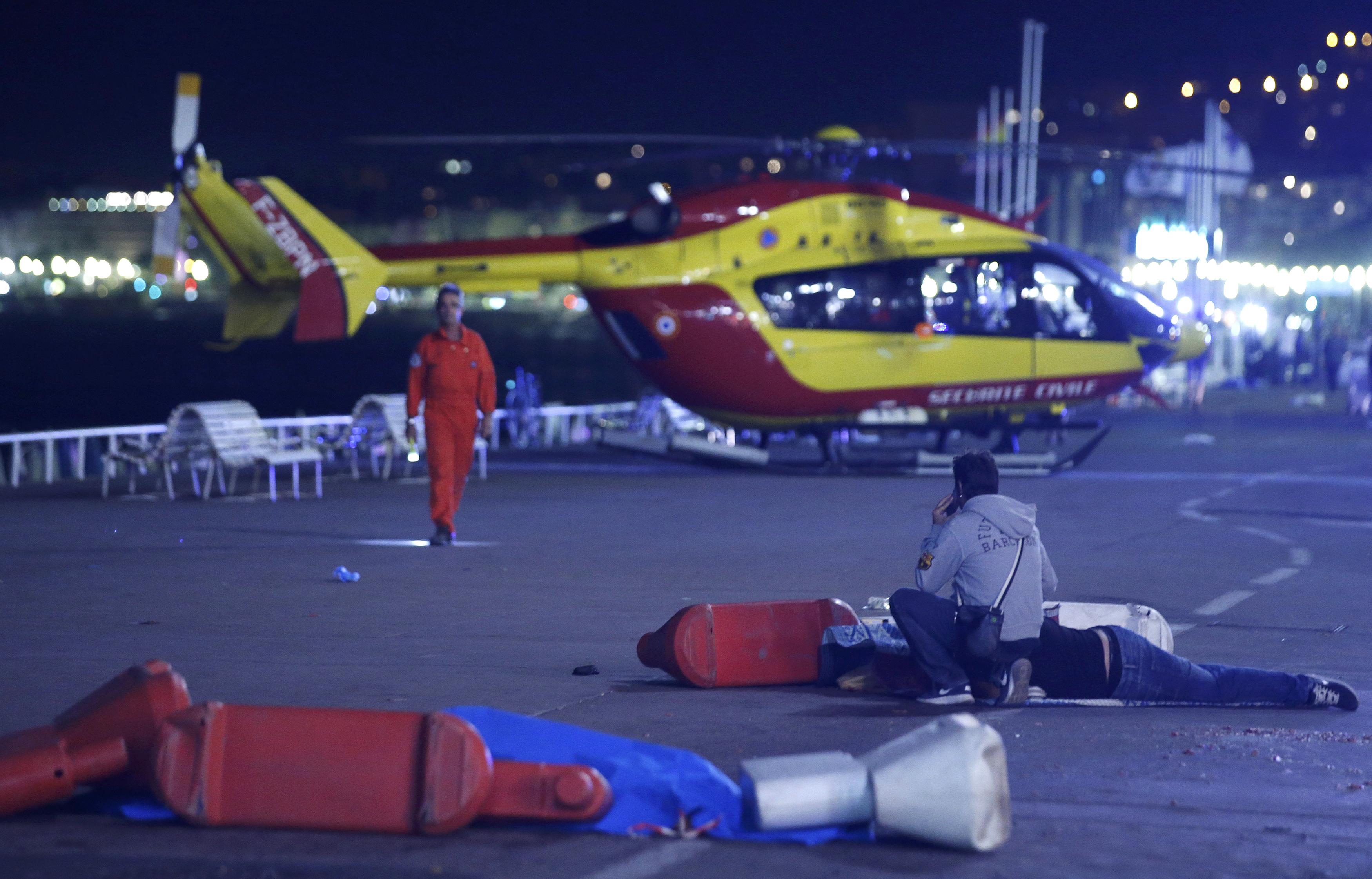 Νέο φρικτό τρομοκρατικό χτύπημα στη Γαλλία: Φόβοι για περισσότερους από 60 νεκρούς!