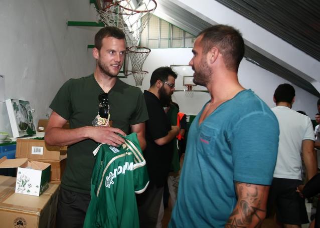 Ο αποχαιρετισμός του Στιλ στον Νάνο (Vid) | panathinaikos24.gr Ο αποχαιρετισμός του Στιλ στον Νάνο (Vid) | panathinaikos24.gr
