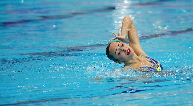 Το «στριπτίζ» Ουκρανής αθλήτριας πριν πέσει στην πισίνα! (video)