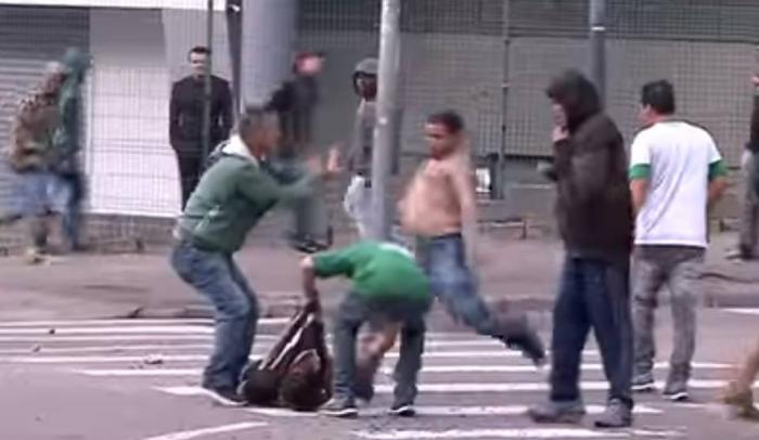 Σκηνές ΣΟΚ: Τρομακτικά επεισόδια και ένας νεκρός στη Βραζιλία (vids) | panathinaikos24.gr Σκηνές ΣΟΚ: Τρομακτικά επεισόδια και ένας νεκρός στη Βραζιλία (vids) | panathinaikos24.gr
