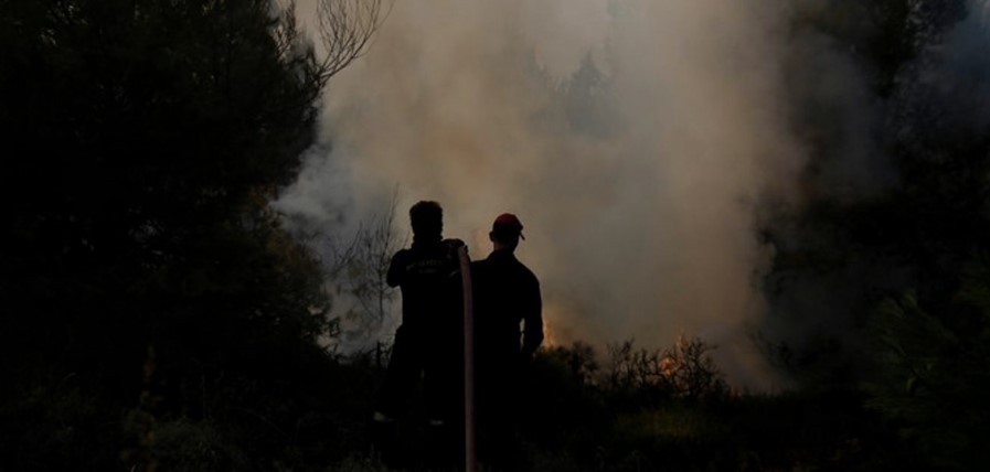 Μεγάλη φωτιά στην Ηλεία – Εκκενώνονται χωριά