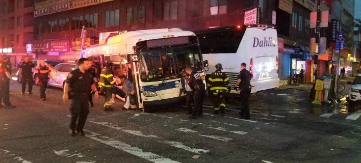 Σύγκρουση λεωφορείων στη Νέα Υόρκη – 3 νεκροί και 16 τραυματίες (pics)