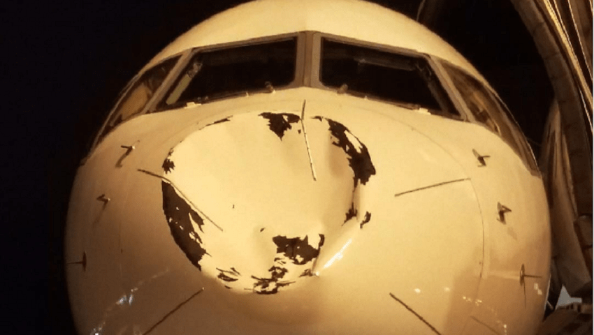 Οι 3 επικρατέστερες θεωρίες: Τι χτύπησε το αεροπλάνο της Οκλαχόμα στα 30.000 πόδια