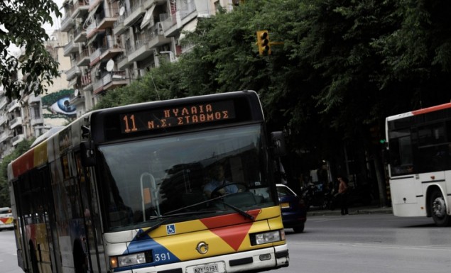 Οδηγός του ΟΑΣΘ λογομάχησε με επιβάτη, παράτησε το λεωφορείο και έφυγε