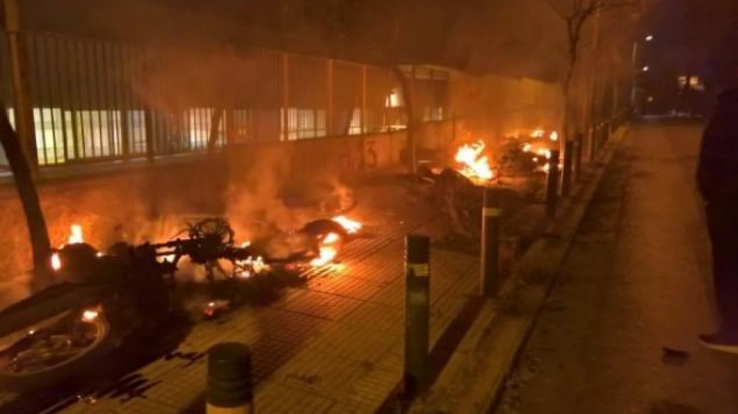 Χάος στη Λεωφόρο Πεντέλης μετά από συμπλοκές οπαδών του Ολυμπιακού με την αστυνομία