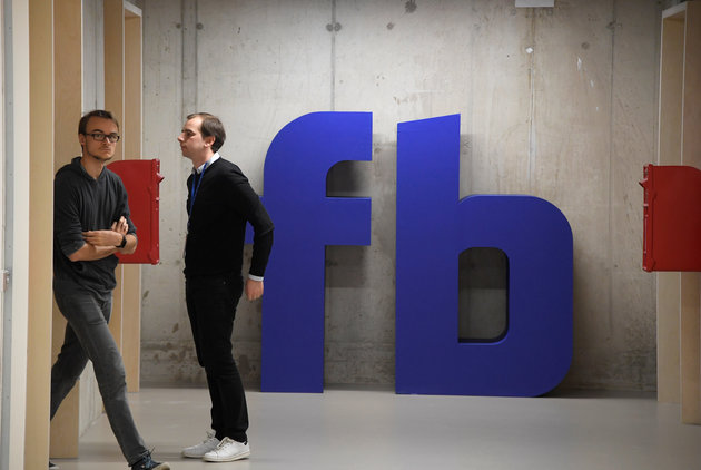 Πρώην στέλεχος του facebook: Κλείστε τα social media. Σας προγραμματίζουν