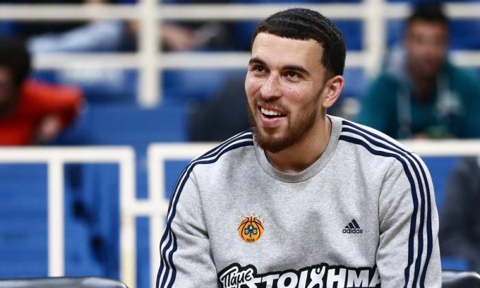 Στην άκρη του πάγκου στο ΟΑΚΑ ο Τζέιμς (pics) | panathinaikos24.gr Στην άκρη του πάγκου στο ΟΑΚΑ ο Τζέιμς (pics) | panathinaikos24.gr