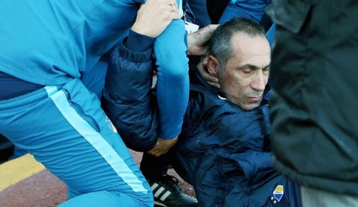 Πέταξαν ποτήρι με νερό στον Γιώργο Δώνη – Έπεσε ημιλιπόθυμος (vids) | panathinaikos24.gr Πέταξαν ποτήρι με νερό στον Γιώργο Δώνη – Έπεσε ημιλιπόθυμος (vids) | panathinaikos24.gr