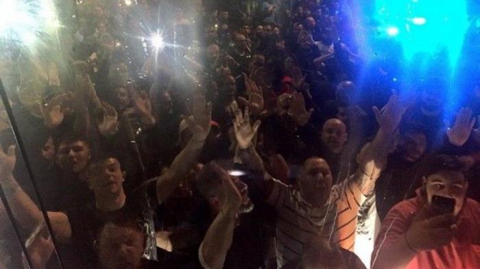 «Έριξαν» τα τείχη στην υποδοχή της Νάπολι στο αεροδρόμιο! (pics+vid) | panathinaikos24.gr «Έριξαν» τα τείχη στην υποδοχή της Νάπολι στο αεροδρόμιο! (pics+vid) | panathinaikos24.gr