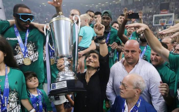 Οι φωτογραφίες της βραδιάς: Η αφιέρωση του Δημήτρη στον Παύλο Γιαννακόπουλο (pics) | panathinaikos24.gr Οι φωτογραφίες της βραδιάς: Η αφιέρωση του Δημήτρη στον Παύλο Γιαννακόπουλο (pics) | panathinaikos24.gr