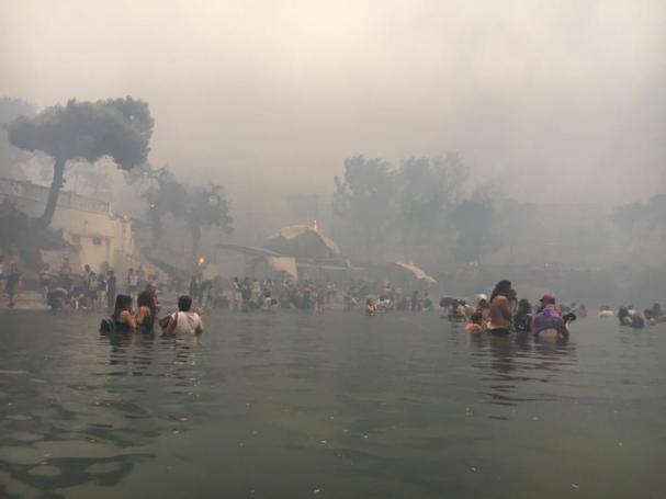 Συγκλονιστικά βίντεο-ντοκουμέντα από τη φωτιά στο Μάτι (Vids/Pics) | panathinaikos24.gr Συγκλονιστικά βίντεο-ντοκουμέντα από τη φωτιά στο Μάτι (Vids/Pics) | panathinaikos24.gr