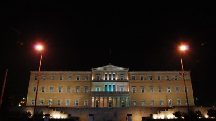 Συναγερμός στο Σύνταγμα! Ύποπτη βαλίτσα στον Άγνωστο Στρατιώτη | panathinaikos24.gr Συναγερμός στο Σύνταγμα! Ύποπτη βαλίτσα στον Άγνωστο Στρατιώτη | panathinaikos24.gr