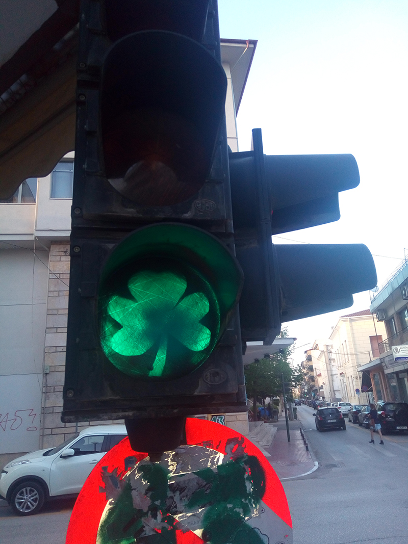 Απίθανο: Φανάρια με σήμα το τριφύλλι στην Καρδίτσα! (pics)