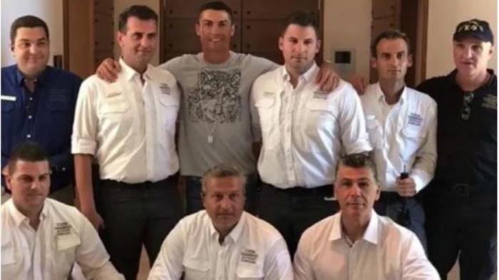 Το πουρμπουάρ του Κριστιάνο Ρονάλντο – Πόσα λεφτά έδωσε σε κάθε σερβιτόρο… (pics) | panathinaikos24.gr Το πουρμπουάρ του Κριστιάνο Ρονάλντο – Πόσα λεφτά έδωσε σε κάθε σερβιτόρο… (pics) | panathinaikos24.gr