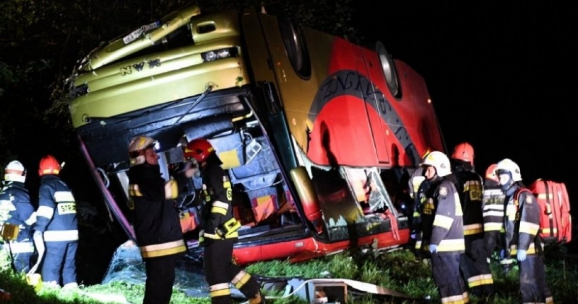 Τροχαίο δυστύχημα τουριστικού λεωφορείου – Τρεις νεκροί και 18 τραυματίες (pics)