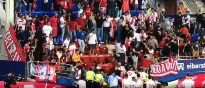 Κατέρρευσε κερκίδα την ώρα του αγώνα Εϊμπάρ – Σεβίλλη! (vid) | panathinaikos24.gr Κατέρρευσε κερκίδα την ώρα του αγώνα Εϊμπάρ – Σεβίλλη! (vid) | panathinaikos24.gr