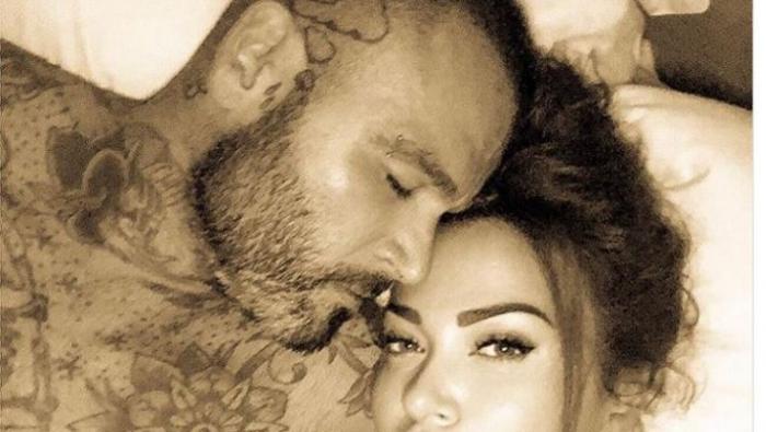Γνωστός Έλληνας «ανέβασε» στα social media γυμνόστηθη φωτογραφία της συντρόφου του! (vid) | panathinaikos24.gr Γνωστός Έλληνας «ανέβασε» στα social media γυμνόστηθη φωτογραφία της συντρόφου του! (vid) | panathinaikos24.gr