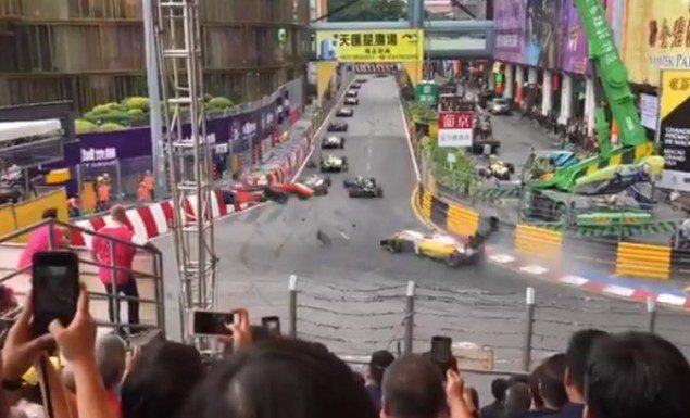 Σοκαριστικό ατύχημα με 17χρονη πιλότο στη Formula 3! (vid) | panathinaikos24.gr Σοκαριστικό ατύχημα με 17χρονη πιλότο στη Formula 3! (vid) | panathinaikos24.gr