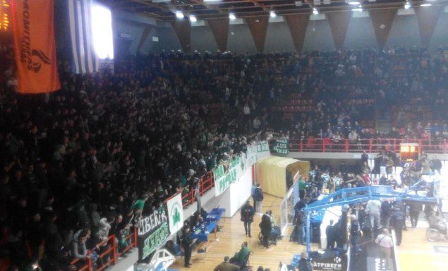 Φοβερή στιγμή: Ομάδα και κόσμος έστησαν… πάρτι στην Πάτρα! (vid) | panathinaikos24.gr Φοβερή στιγμή: Ομάδα και κόσμος έστησαν… πάρτι στην Πάτρα! (vid) | panathinaikos24.gr
