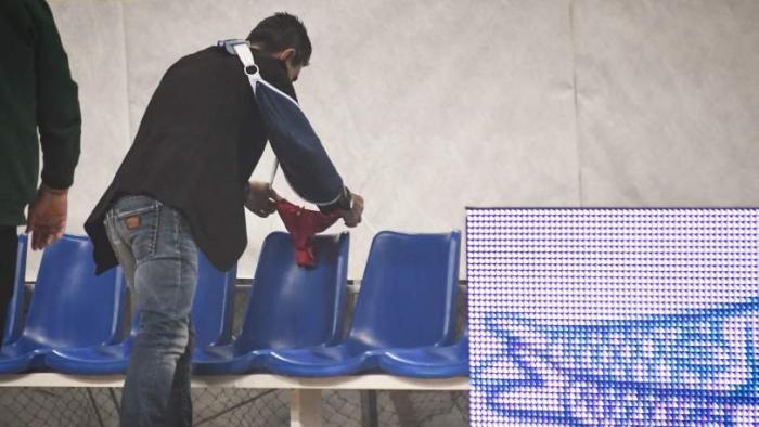 Άφησε κόκκινο εσώρουχο στον πάγκο του Ολυμπιακού ο Γιαννακόπουλος (pics) | panathinaikos24.gr Άφησε κόκκινο εσώρουχο στον πάγκο του Ολυμπιακού ο Γιαννακόπουλος (pics) | panathinaikos24.gr