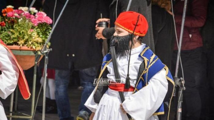Ο μικρός τσολιάς που τρέλανε την Λαμία | panathinaikos24.gr Ο μικρός τσολιάς που τρέλανε την Λαμία | panathinaikos24.gr