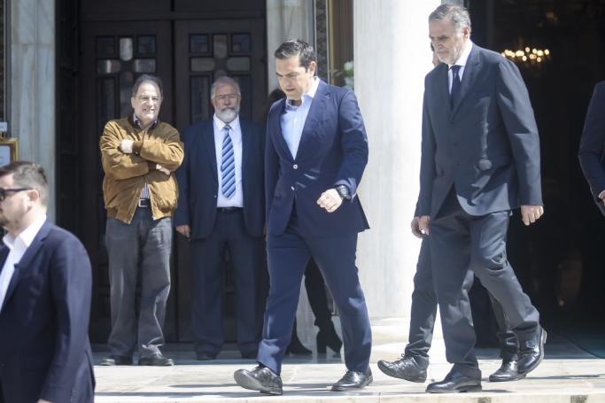 Ανέκδοτη ιστορία: Ο Τσίπρας και το δώρο-κειμήλιο από τον Θανάση Γιαννακόπουλο! | panathinaikos24.gr Ανέκδοτη ιστορία: Ο Τσίπρας και το δώρο-κειμήλιο από τον Θανάση Γιαννακόπουλο! | panathinaikos24.gr