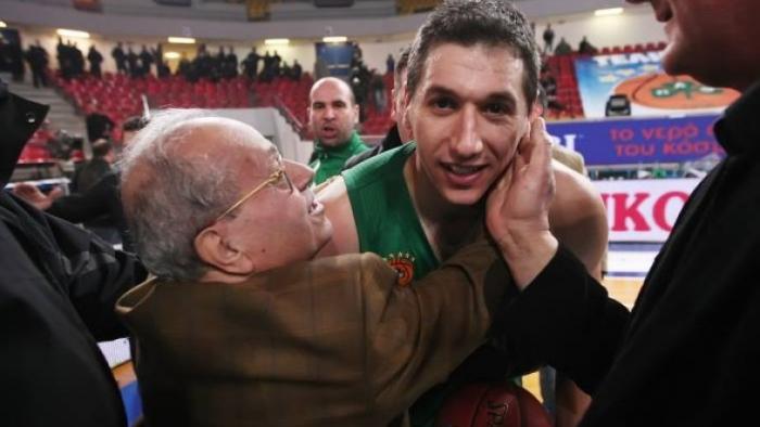 Το αντίο του Δημήτρη Διαμαντίδη στον Θανάση… | panathinaikos24.gr Το αντίο του Δημήτρη Διαμαντίδη στον Θανάση… | panathinaikos24.gr