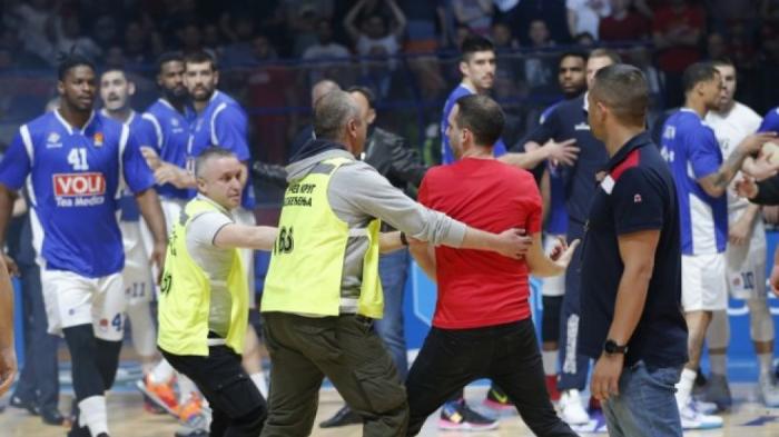 «Χαμός» στην Αδριατική Λίγκα: επίθεση οπαδών του Ερυθρού Αστέρα σε παίκτες της Μπουντούτσνοστ! (vids) | panathinaikos24.gr «Χαμός» στην Αδριατική Λίγκα: επίθεση οπαδών του Ερυθρού Αστέρα σε παίκτες της Μπουντούτσνοστ! (vids) | panathinaikos24.gr