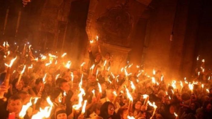 Γιατί η Αφή του Αγίου Φωτός γίνεται μόνο από τους Έλληνες | panathinaikos24.gr Γιατί η Αφή του Αγίου Φωτός γίνεται μόνο από τους Έλληνες | panathinaikos24.gr