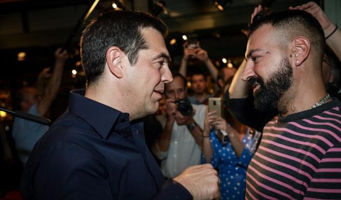 Έπος: Ο Τσίπρας έμαθε από τον Υποχθόνιο… τι είναι Mama! (pics) | panathinaikos24.gr Έπος: Ο Τσίπρας έμαθε από τον Υποχθόνιο… τι είναι Mama! (pics) | panathinaikos24.gr