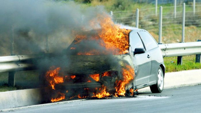 Χαμός στην Αττική Οδό – Φλέγεται αυτοκίνητο! | panathinaikos24.gr Χαμός στην Αττική Οδό – Φλέγεται αυτοκίνητο! | panathinaikos24.gr