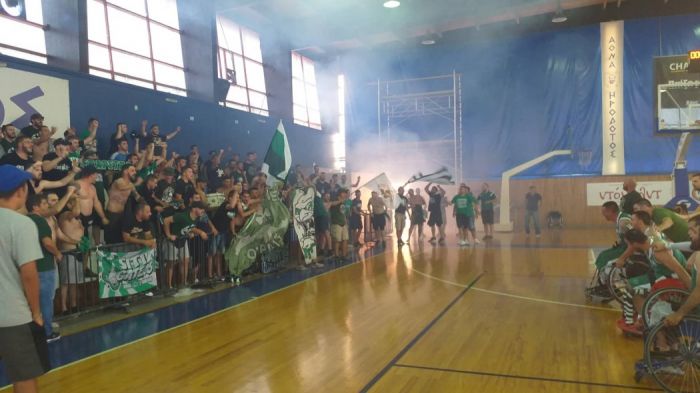 Τρομερή αποθέωση στο Ηράκλειο για τον Παναθηναϊκό (vid) | panathinaikos24.gr Τρομερή αποθέωση στο Ηράκλειο για τον Παναθηναϊκό (vid) | panathinaikos24.gr