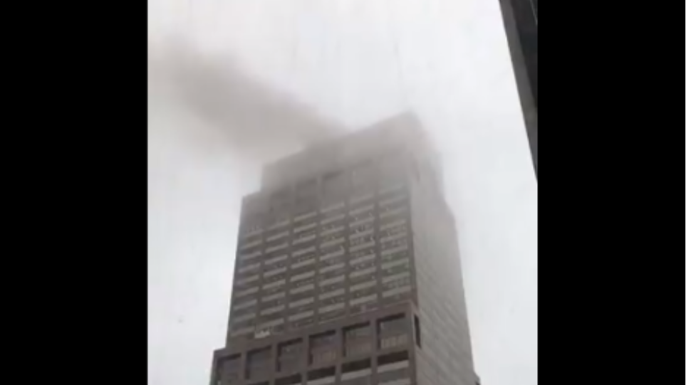 Συναγερμός στη Νέα Υόρκη: Ελικόπτερο έπεσε σε ουρανοξύστη στο Μανχάταν! (vid)