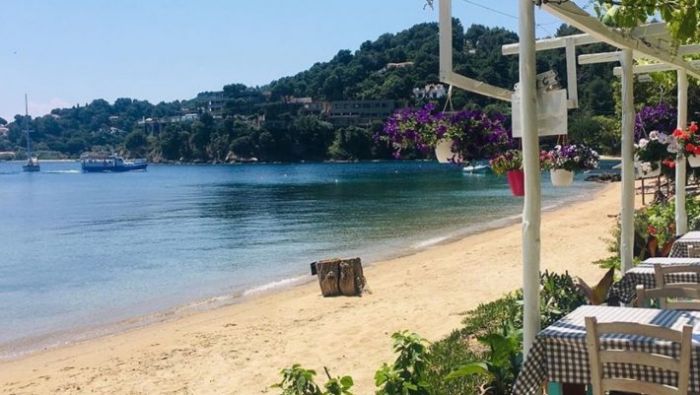 Καταργεί τη λογική: Το ελληνικό νησί-όνειρο που κάθε Ιούλιο ρίχνει τις τιμές του (Pics) | panathinaikos24.gr Καταργεί τη λογική: Το ελληνικό νησί-όνειρο που κάθε Ιούλιο ρίχνει τις τιμές του (Pics) | panathinaikos24.gr