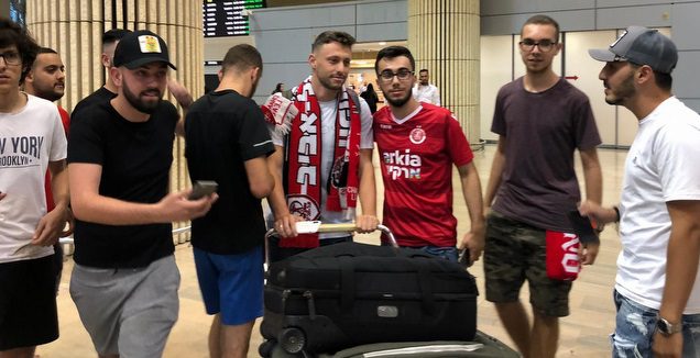 Στη Χάποελ ο Άλτμαν – Υποδοχή στο αεροδρόμιο (pic) | panathinaikos24.gr Στη Χάποελ ο Άλτμαν – Υποδοχή στο αεροδρόμιο (pic) | panathinaikos24.gr