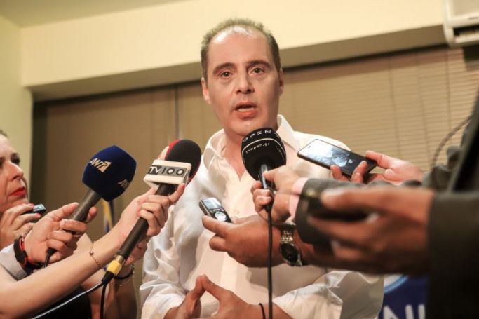 Κυριάκος Βελόπουλος: Η θήκη του κινητού του πήρε πάνω της τα φλας | panathinaikos24.gr Κυριάκος Βελόπουλος: Η θήκη του κινητού του πήρε πάνω της τα φλας | panathinaikos24.gr