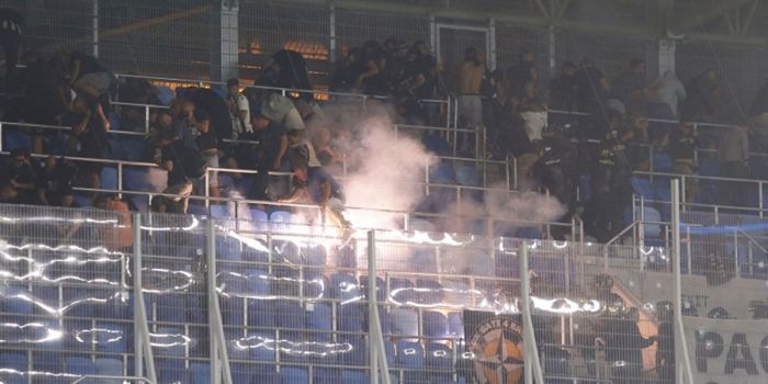 Βίντεο – σοκ: Η στιγμή που η αστυνομία πυροβολεί οπαδούς του ΠΑΟΚ | panathinaikos24.gr Βίντεο – σοκ: Η στιγμή που η αστυνομία πυροβολεί οπαδούς του ΠΑΟΚ | panathinaikos24.gr
