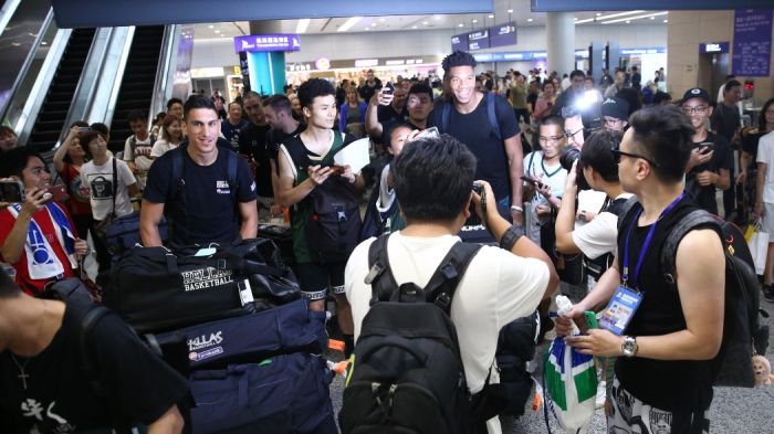 Πανικός στην Κίνα για τον Γιάννη! (pics) | panathinaikos24.gr Πανικός στην Κίνα για τον Γιάννη! (pics) | panathinaikos24.gr