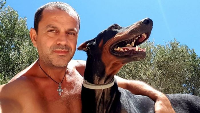 Εγκατέλειψε τη νύχτα, ξόδεψε 180.000 ευρώ περιουσία για τα αδέσποτα και αποθεώθηκε διεθνώς | panathinaikos24.gr Εγκατέλειψε τη νύχτα, ξόδεψε 180.000 ευρώ περιουσία για τα αδέσποτα και αποθεώθηκε διεθνώς | panathinaikos24.gr