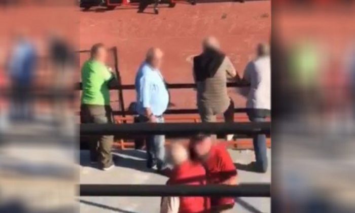 Βίντεο-ντοκουμέντο με τον διαπληκτισμό και την πτώση του 70χρονου στο γήπεδο της Καλαμαριάς | panathinaikos24.gr Βίντεο-ντοκουμέντο με τον διαπληκτισμό και την πτώση του 70χρονου στο γήπεδο της Καλαμαριάς | panathinaikos24.gr