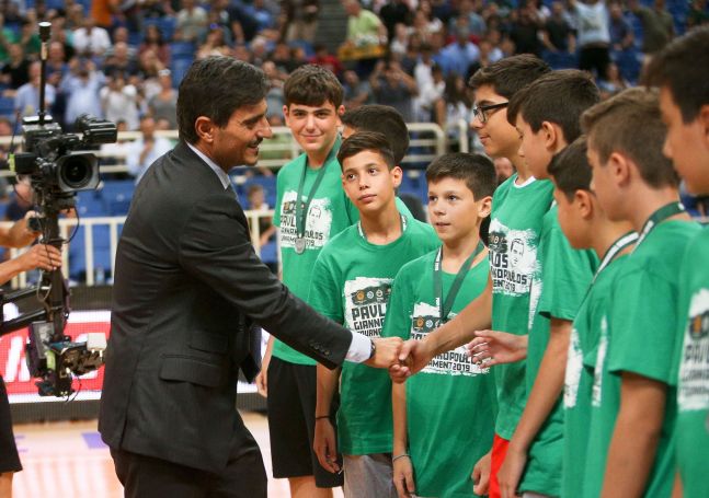 Δημήτρης Γιαννακόπουλος: Βράβευσε τις ακαδημίες που συμμετείχαν στο τουρνουά | panathinaikos24.gr Δημήτρης Γιαννακόπουλος: Βράβευσε τις ακαδημίες που συμμετείχαν στο τουρνουά | panathinaikos24.gr