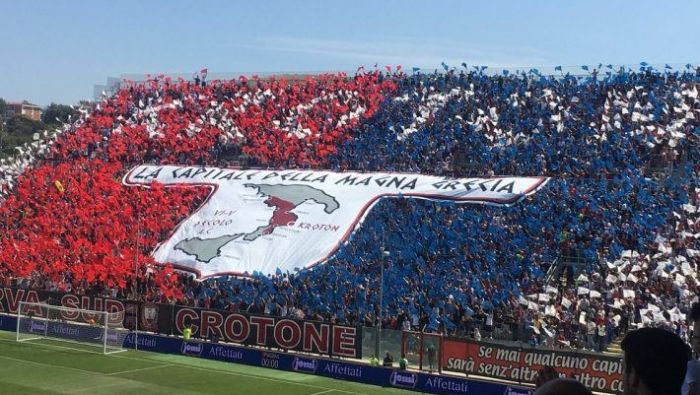 «Υποκλιθείτε στη Μεγάλη Ελλάδα»: Η ιταλική ομάδα με τους τιφόζι που τραγουδούν… ελληνικά | panathinaikos24.gr «Υποκλιθείτε στη Μεγάλη Ελλάδα»: Η ιταλική ομάδα με τους τιφόζι που τραγουδούν… ελληνικά | panathinaikos24.gr