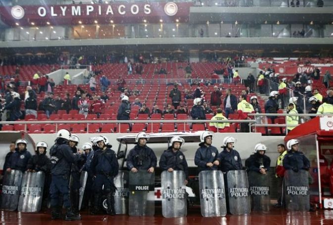 Ένταση στον Πειραιά ανάμεσα σε οπαδούς του Ολυμπιακού και της Μπάγερν | panathinaikos24.gr Ένταση στον Πειραιά ανάμεσα σε οπαδούς του Ολυμπιακού και της Μπάγερν | panathinaikos24.gr